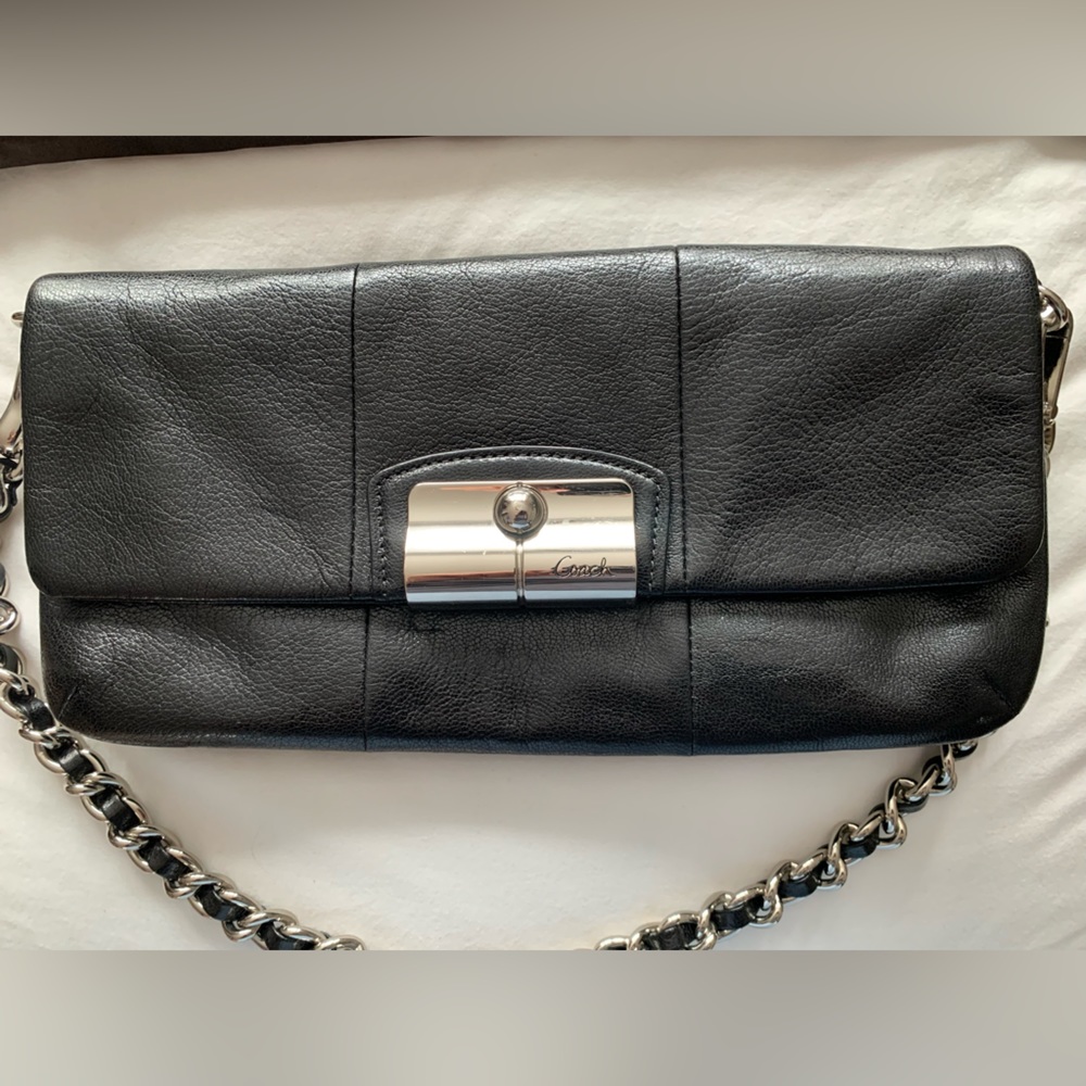 Coach Black Shoulder bag with leather chain